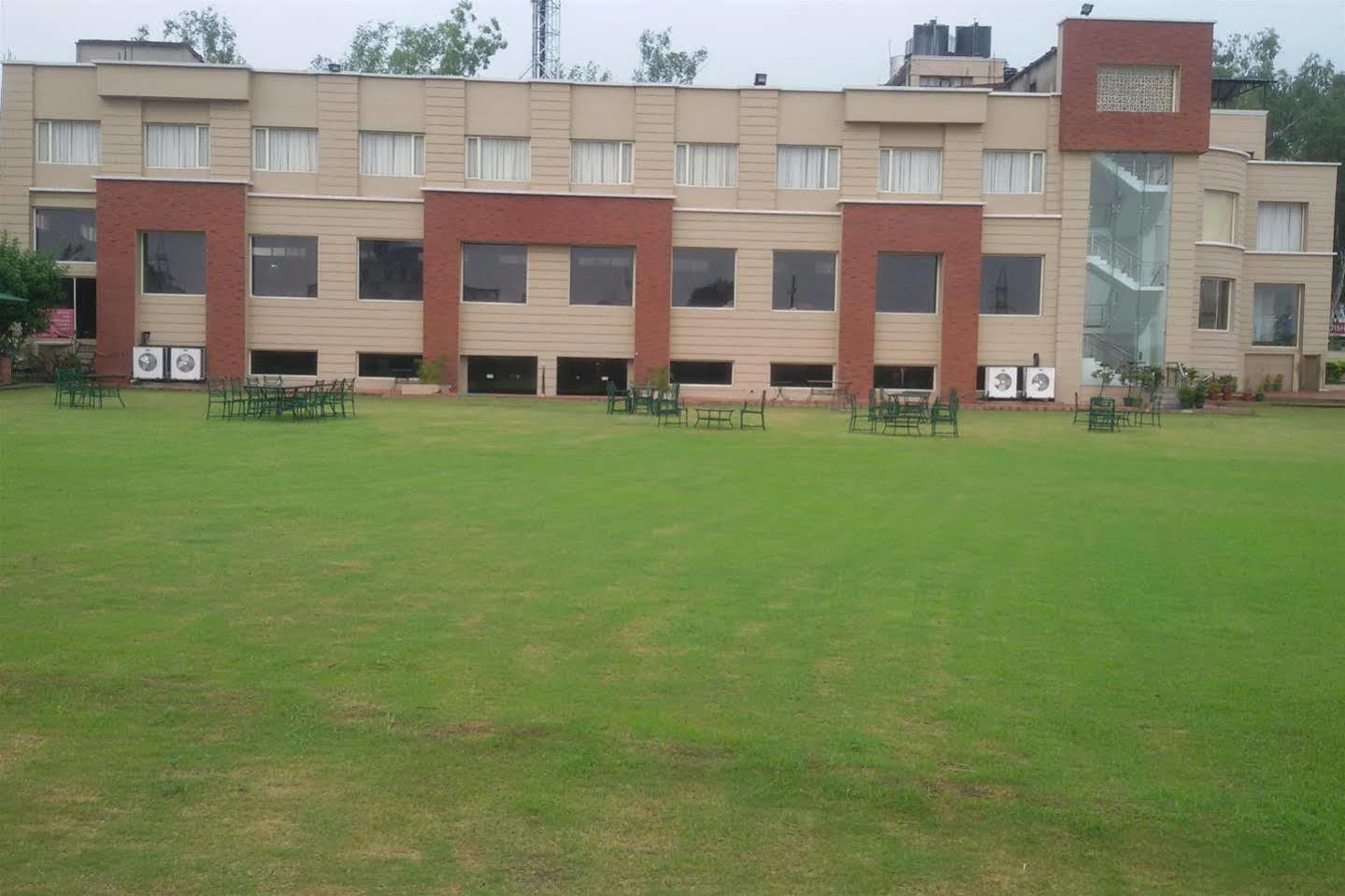 Hotel Classic Residency Kālka Exterior foto